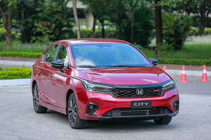 Giá xe Honda City niêm yết và lăn bánh tháng 2 2024