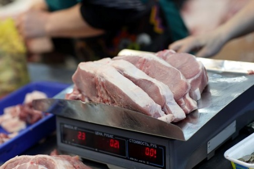 Việc bãi bỏ thuế nhập khẩu thịt sẽ giúp ổn định thị trường thịt trong nước. Ảnh: Getty