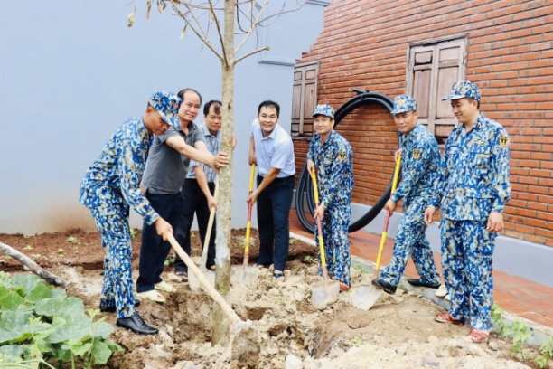  Viện KH-KT Nông nghiệp miền Nam chuyển giao kỹ thuật trồng rau xanh và trồng xây phủ xanh các đảo thuộc Quần đảo Trường Sa. Ảnh: Xuân Chinh.