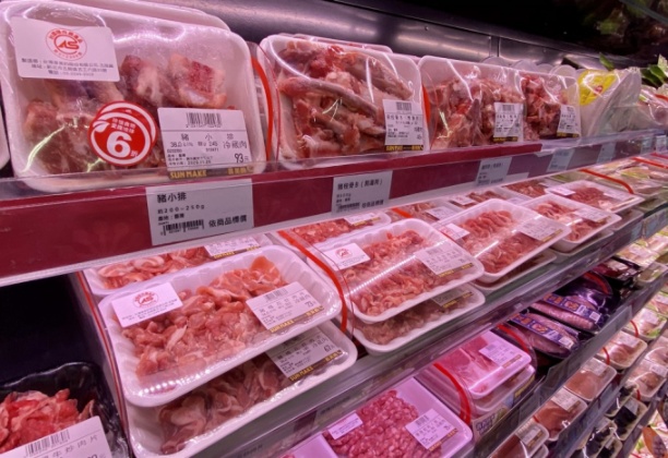Một quầy bán sản phẩm thịt lợn ở thành phố Đài Bắc. Ảnh: TWN.