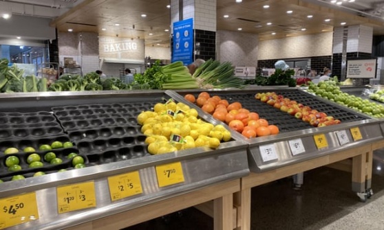 Liên minh Australian Fresh Produce Alliance cho biết có 'nguy cơ đáng kể' về việc các kệ hàng siêu thị trống hơn nếu tình trạng thiếu nhân viên không được giải quyết. Ảnh: AAP.