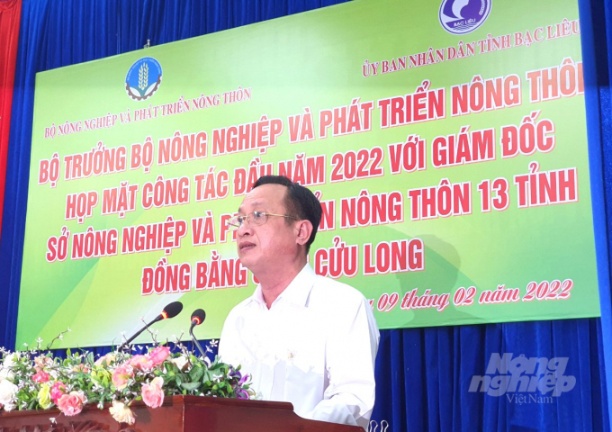Chủ tịch UBND tỉnh Bạc Liêu, Phạm Văn Thiều báo cáo kết quả sản xuất của ngành nông nghiệp tỉnh. Ảnh: Trọng Linh.