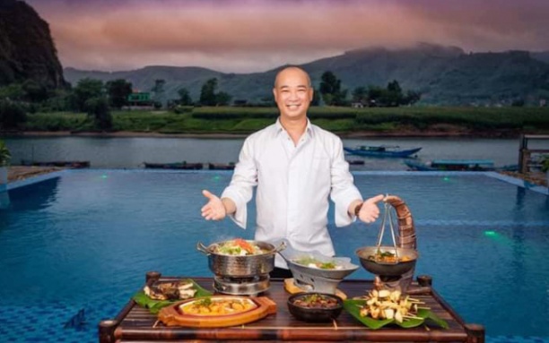 Vua đầu bếp Master Chef Phạm Tuấn Hải trổ tài với thực đơn 7 món ăn từ cá trắm sông Son. Ảnh: Tâm Phùng.