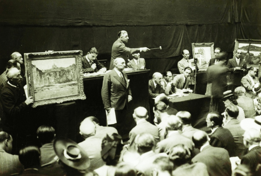 Một buổi đấu giá nghệ thuật diễn ra vào tháng 5/1942 tại khách sạn Drouot, Paris