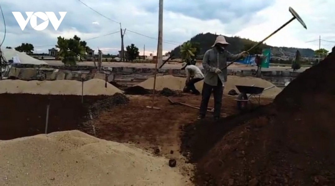Người dân huyện Lý Sơn mong được cấp phép khai thác cát để phục vụ sản xuất nông nghiệp.