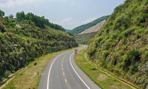 Đề xuất cho kiểm lâm đi xe máy trên đường cao tốc để bảo vệ rừng Bạch Mã - Ảnh 2.