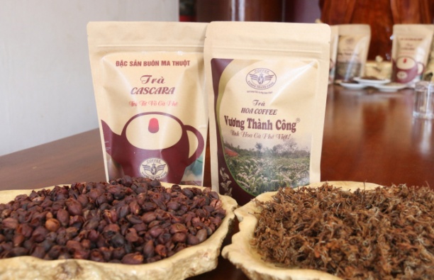 Hai sản phẩm trà từ vỏ và hoa cà phê có tiềm năng kinh tế lớn, nhưng hiện nay vẫn còn hạn chế đầu ra. Ảnh: Quang Yên.