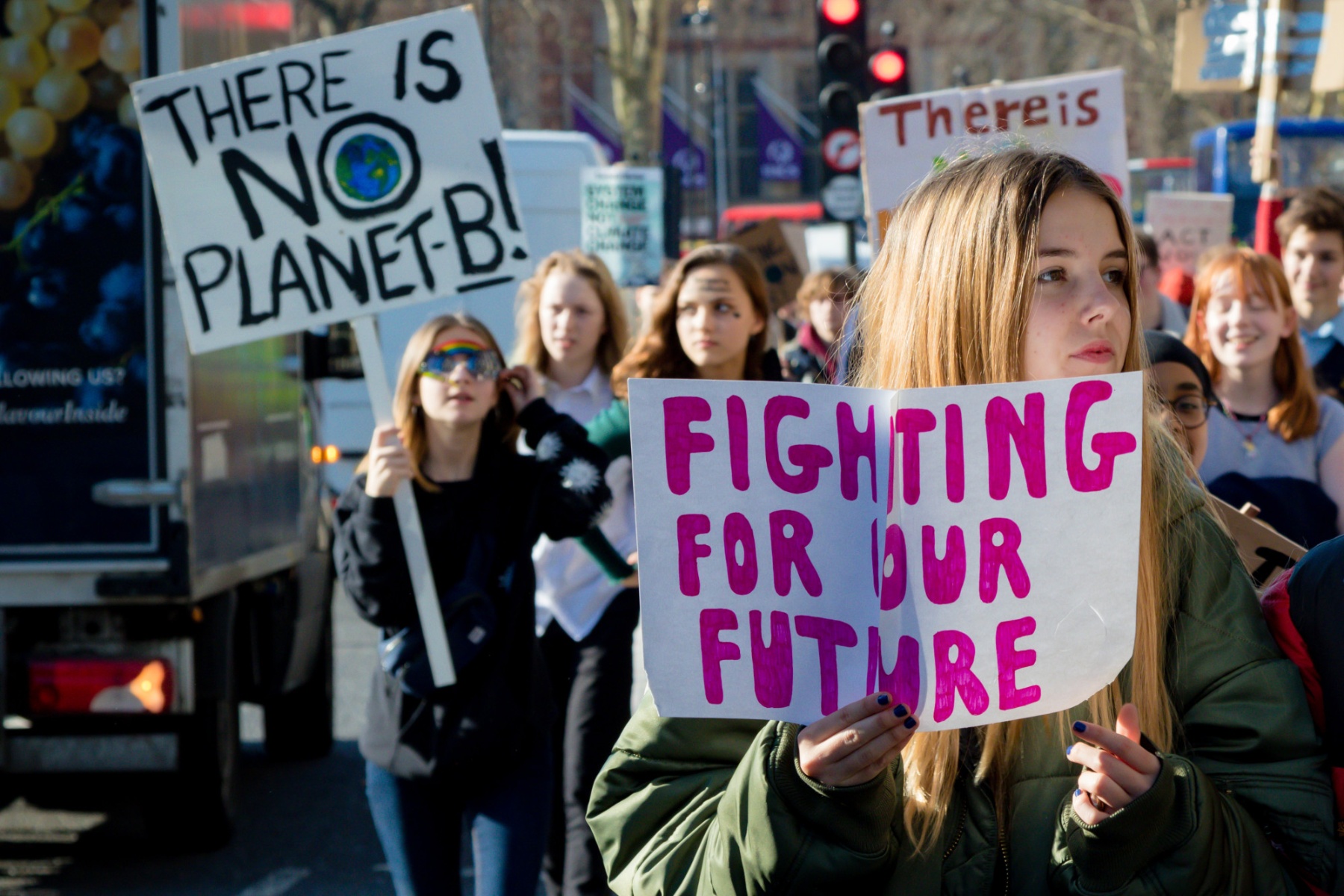 Giới trẻ Anh tích cực bảo vệ môi trường - Ảnh: worldatlas