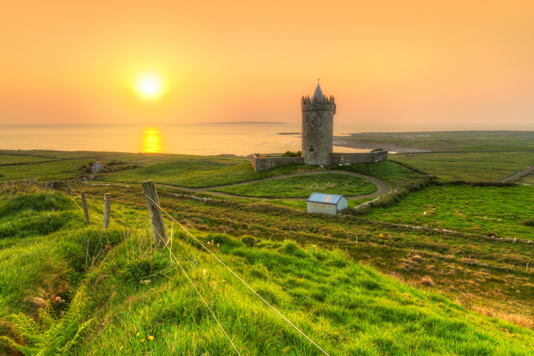 Ireland nổi tiếng là một quốc gia xanh - sạch - đẹp - Ảnh: theworldpursuit