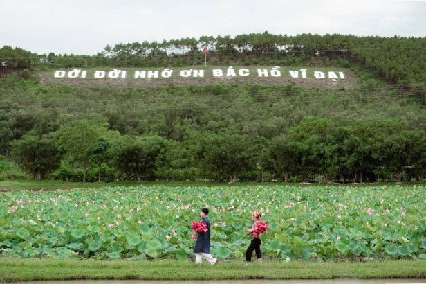 Người dân quê Bác khá giả nhờ trồng sen - Ảnh 1.