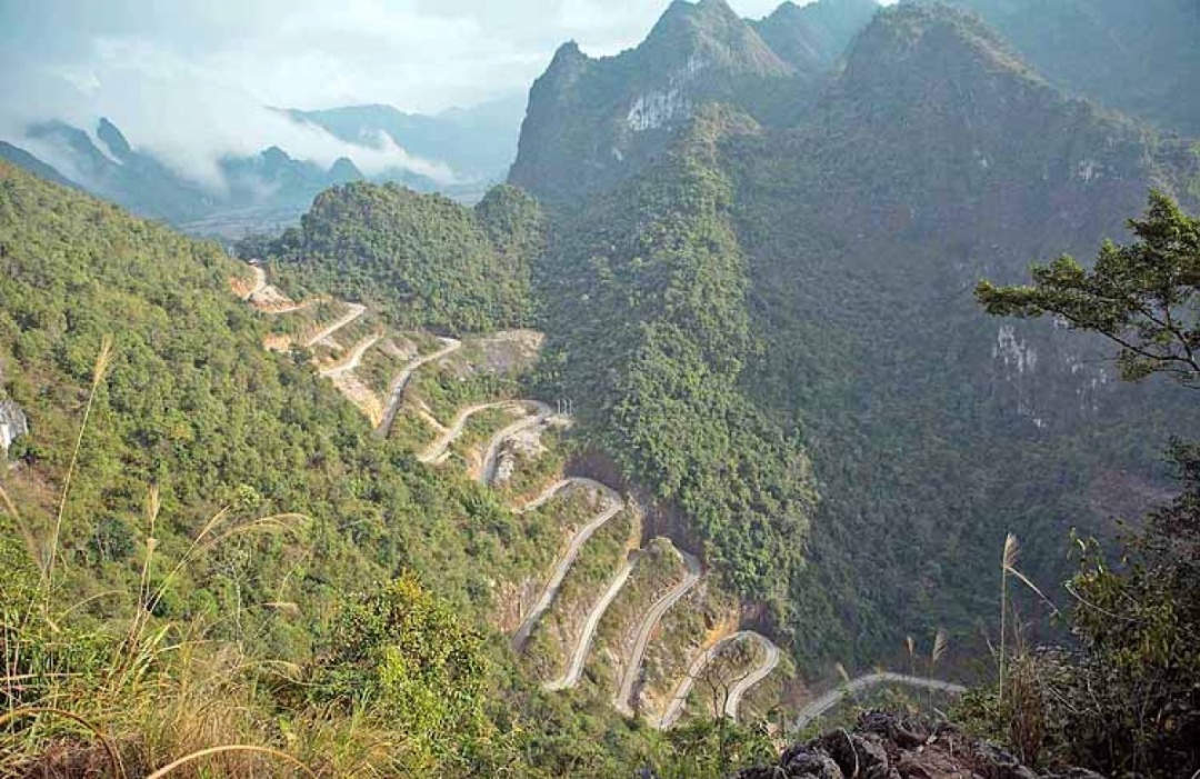 Đèo Khau Cốc Chà (Đèo Mẻ Pia) nằm trên con đường độc đạo nối xã Xuân Trường với thị trấn huyện Bảo Lạc, Cao Bằng. Ảnh: Báo TNVN
