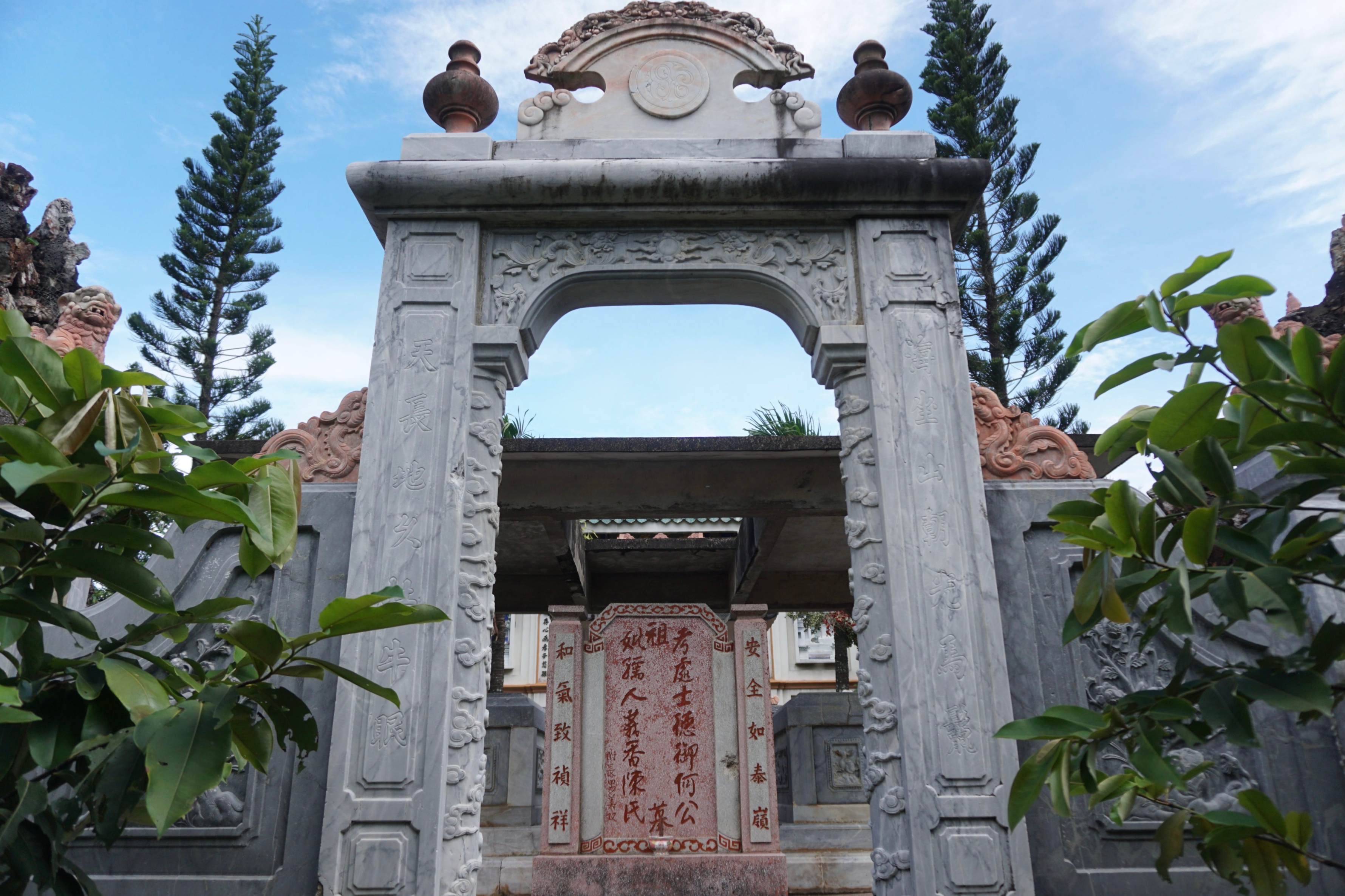 Độc đáo lăng mộ được đồn đoán trị giá 3.000 lượng vàng ở Kiên Giang - 1