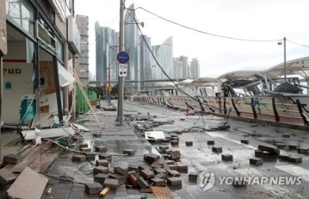 Vừa rời Hàn Quốc, siêu bão Hinnamnor quật ngược lại Nhật Bản - Ảnh 6.