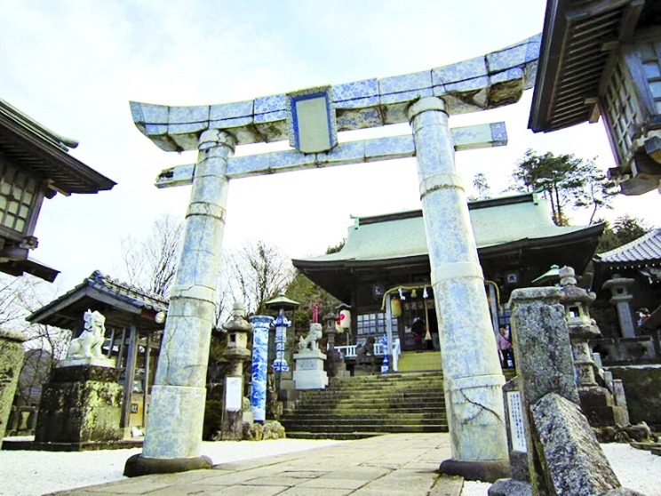 Cổng đền Tozan làm bằng sứ - ẢNH: Hizenjapan