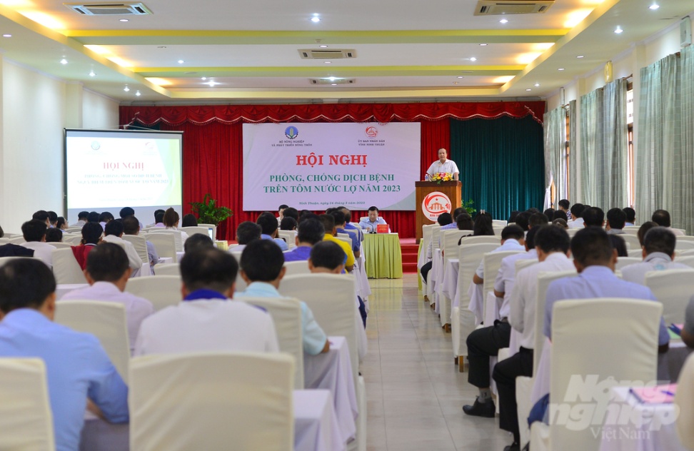 Hội nghị Phòng chống dịch bệnh trên tôm nước lợ năm 2023 do Bộ NN-PTNT phối hợp cùng UBND tỉnh Ninh Thuận tổ chức chiều 24/3. Ảnh: Minh Hậu.