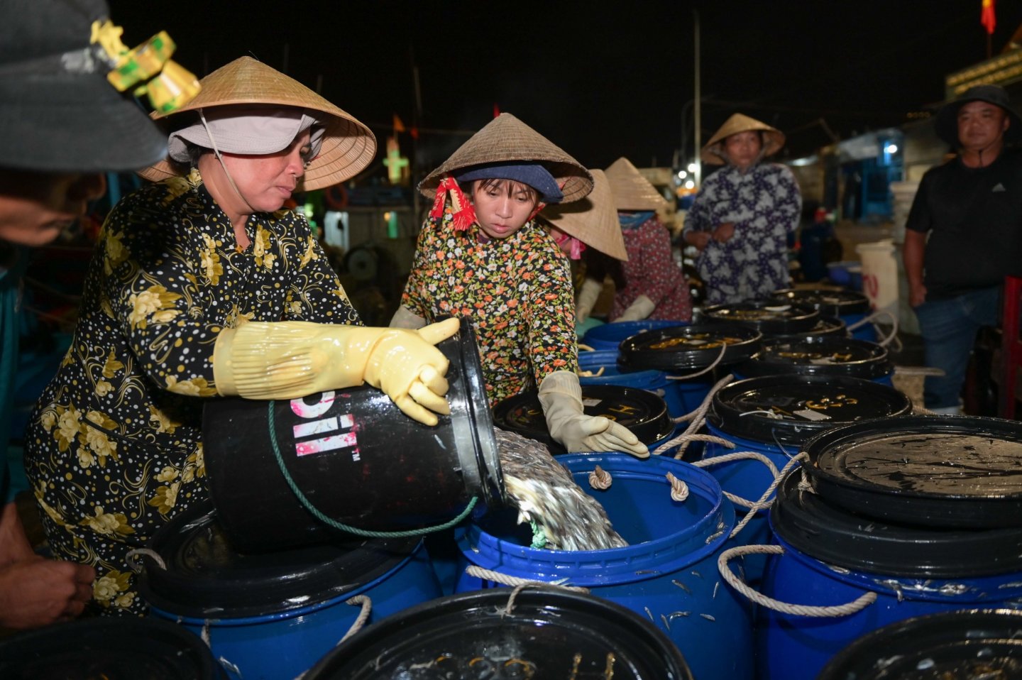 cang ca ngu dan thuy san bien.jpg