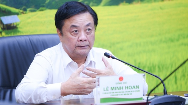 Bộ trưởng Lê Minh Hoan nhấn mạnh các vấn đề liên quan đến con người trong phát triển, khai thác giá trị rừng. Ảnh: Tùng Đinh.