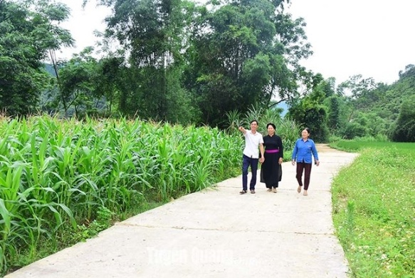  Những con đường mới từ Chương trình mục tiêu quốc gia phát triển vùng đồng bào DTTS và miền núi tỉnh Tuyên Quang.