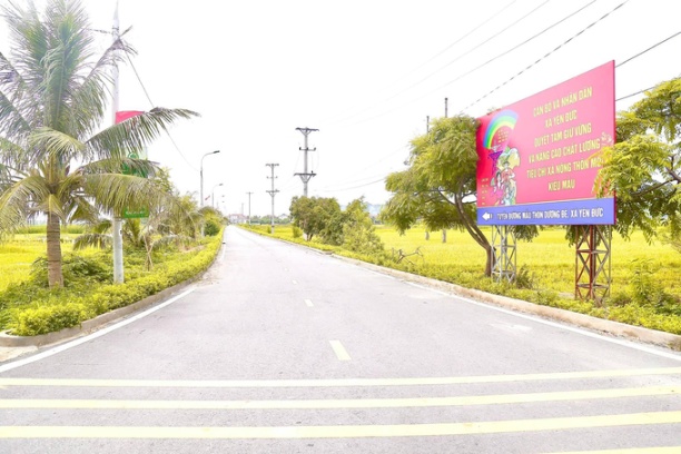 Những tuyến đường bê tông hóa sạch đẹp góp phần thay đổi diện mạo nông thôn mới ở Quảng Ninh. Ảnh: Nguyễn Thành.