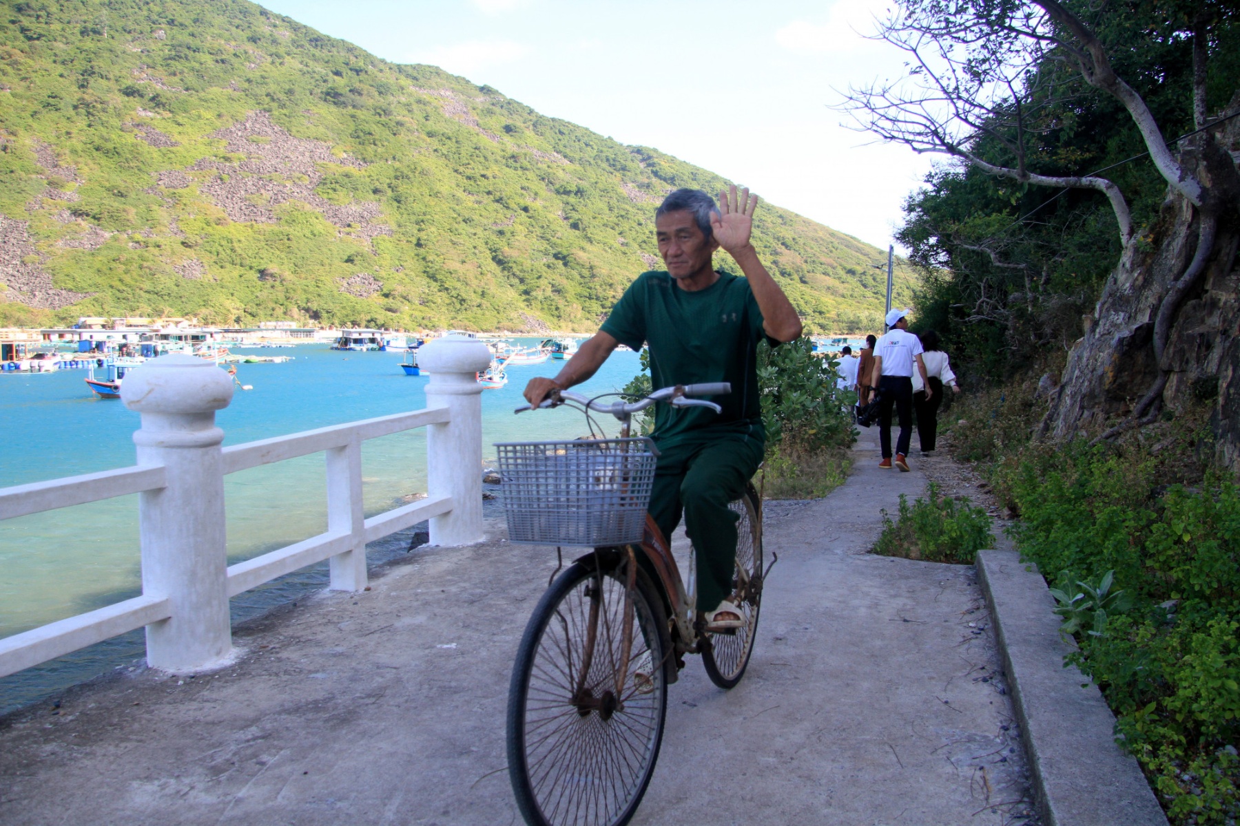 Phương tiện chủ yếu của người dân địa phương là xe đạp