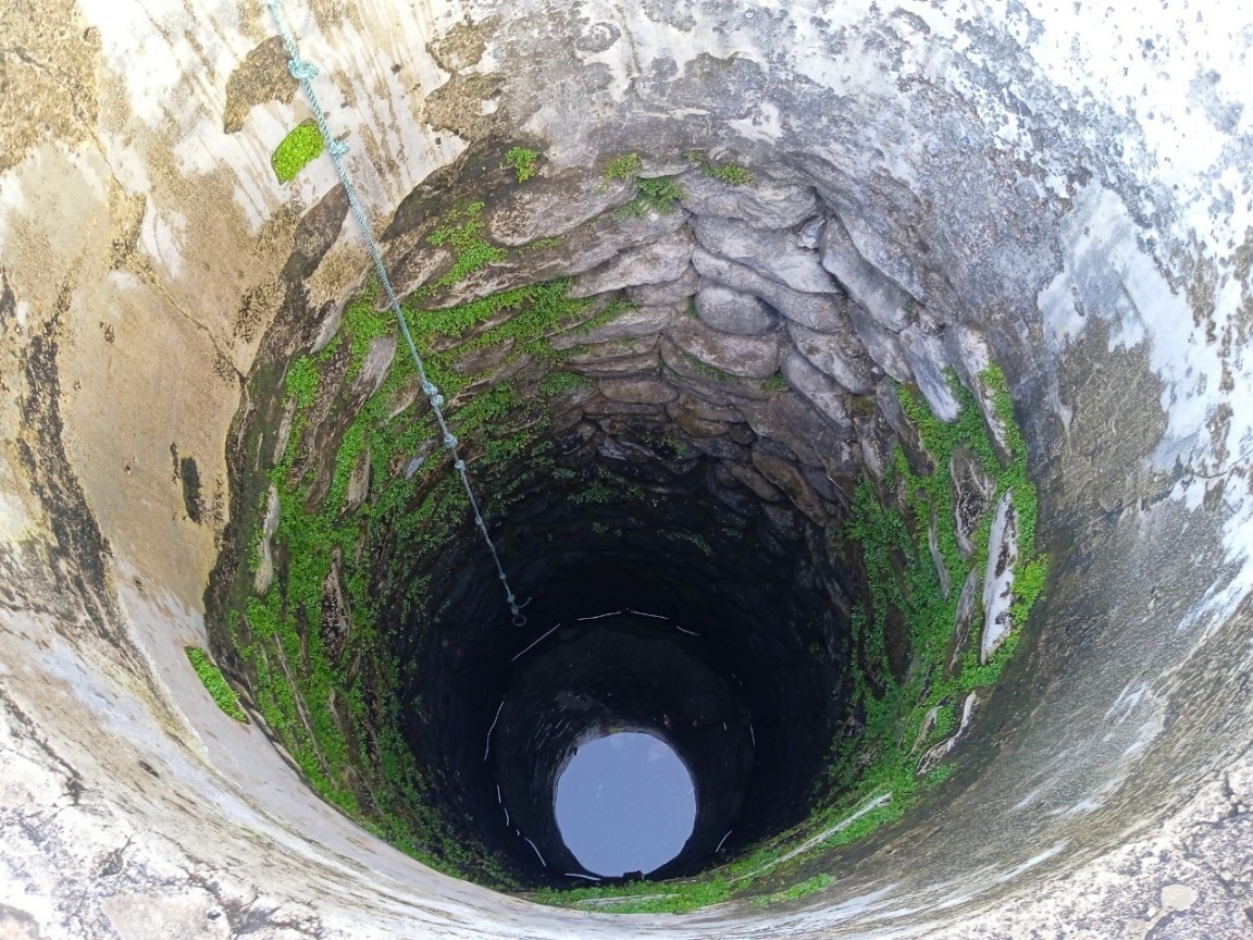 Một chiếc giếng cổ trên đảo Bích Đầm