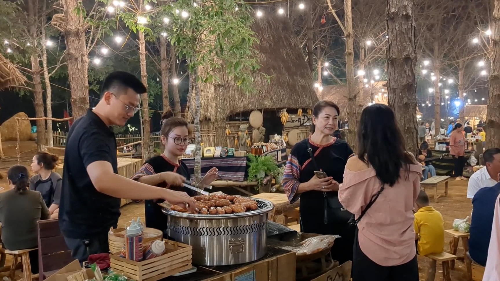 Độc đáo chợ phiên Măng Đen