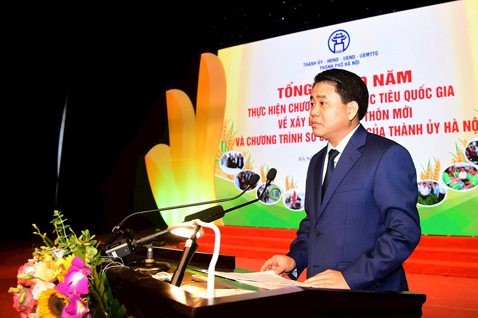 Ủy viên Trung ương Đảng, Phó Bí thư Thành ủy, Chủ tịch UBND thành phố Hà Nội Nguyễn Đức Chung trình bày báo cáo tại hội nghị.