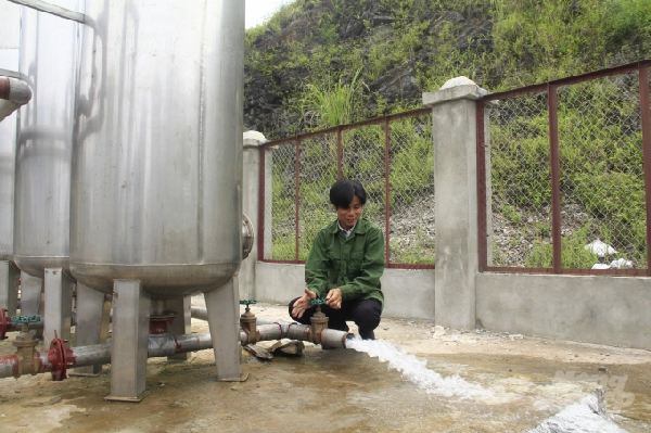 Gần 86% người dân ở nông thôn Hà Giang được sử dụng nước hợp vệ sinh. Ảnh: B. Luân.