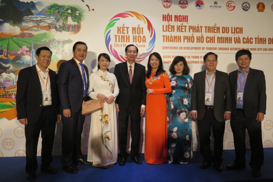 Phó chủ tịch thường trực UBND TP HCM Lê Thanh Liêm cùng lãnh đạo các sở, ban ngành và lãnh đạo cơ quan báo chí tham dự hội nghị.
