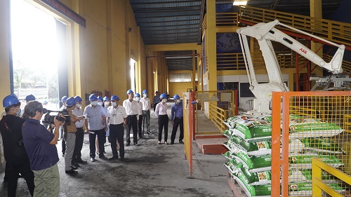 Đoàn công tác Sở NN&PTNT tỉnh Đồng Nai thăm nhà máy sản xuất phân bón hữu cơ vi sinh của Tập đoàn Quế Lâm tại Tam Phước 