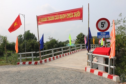 Cầu Rạch Chùa Dưới tại ấp 2, xã Long Thuận, huyện Thủ Thừa.