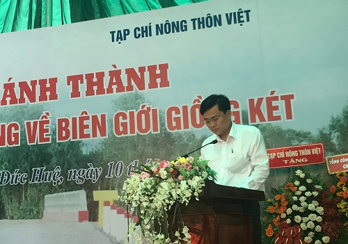 Ông Nguyễn Thanh Nguyên - Chủ tịch UBND huyện Đức Huệ phát biểu tại buổi lễ.