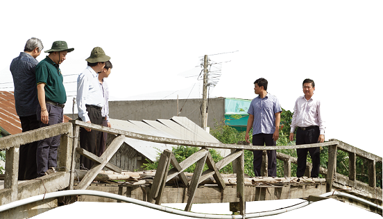 Nguyên Chủ tịch nước Trương Tấn Sang khảo sát xây dựng cầu tại huyện Tịnh Biên, An Giang.