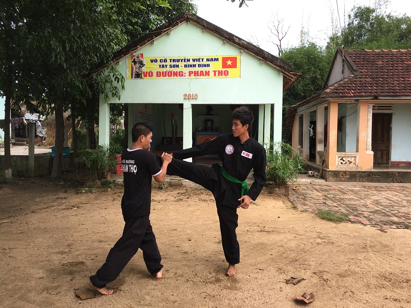 Võ sinh luyện tập ở Võ đường Phan Thọ.
