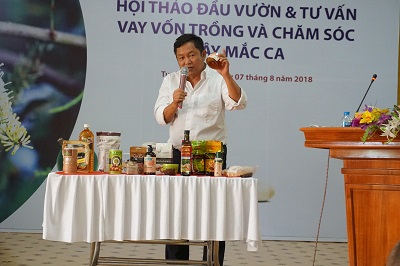 Ông Huỳnh Ngọc Huy – Thành viên hội đồng quản trị ngân hàng bưu điện Liên Việt – Tổng thư ký hiệp hội Mắc ca Việt Nam giới thiệu về tiềm năng to lớn của các sản phẩm chế biến từ cây mắc ca.