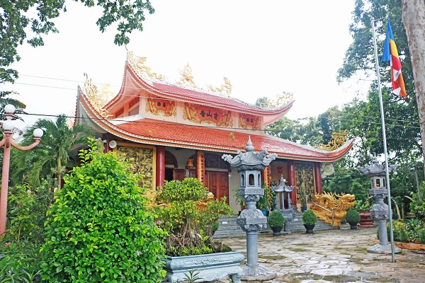 Khuôn viên chùa Cổ Sơn.