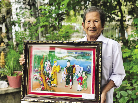 Ông Hồ Văn Tài là nghệ nhân cuối cùng còn làm nghề tranh gói vải.