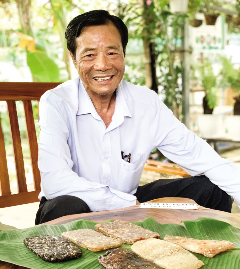 Ông Nguyễn Minh Phương, CEO Công ty Minh Đức Thành và sản phẩm mới thử nghiệm.