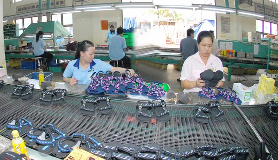 Sản xuất giày tại Công ty Biti’s, TPHCM. Ảnh: CAO THĂNG.