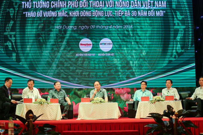 Buổi đối thoại giữa nông dân với Thủ tướng Nguyễn Xuân Phúc tại Hải Dương sáng 9.4. Nguồn: Tuổi Trẻ