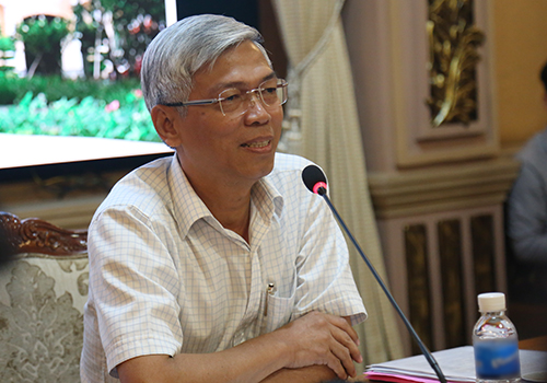Chánh văn phòng UBND TP HCM Võ Văn Hoan chủ trì buổi họp báo trưa nay. 