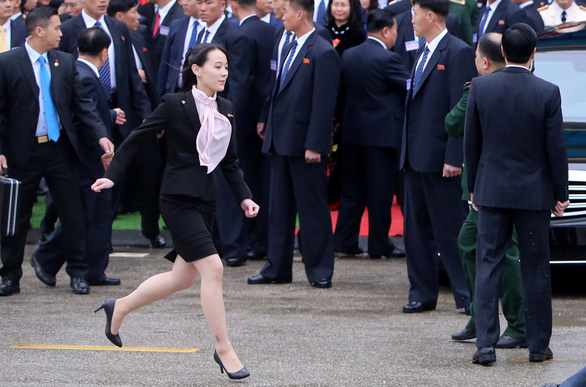 Tại ga Đồng Đăng, cô Kim Yo Jong hối hả lo toan công việc của mình