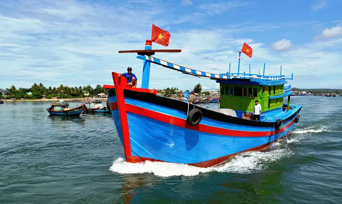 Ngư dân Quảng Ngãi vẫn ra khơi đánh bắt ở ngư trường truyền thống Hoàng Sa, Trường Sa thuộc chủ quyền của Việt Nam, bất chấp sự ngang ngược của Trung Quốc Ảnh: TỬ TRỰC