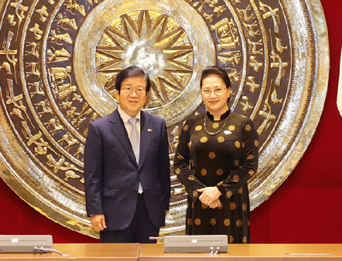Chủ tịch Quốc hội Nguyễn Thị Kim Ngân và Chủ tịch Quốc hội Hàn Quốc Park Byeong-seug sau hội đàm Ảnh: TTXVN.