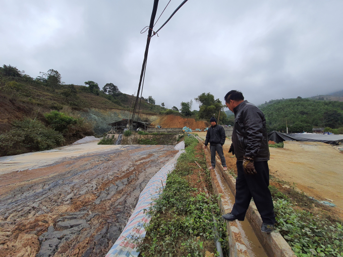 Người dân thôn 1 Vài Siêu lo lắng ô nhiễm môi trường của cơ sở sản xuất. Ảnh: H.Đ.