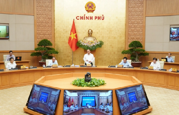 Thủ tướng Nguyễn Xuân Phúc chủ trì phiên họp Chính phủ tháng 8/2020. Ảnh: VGP.