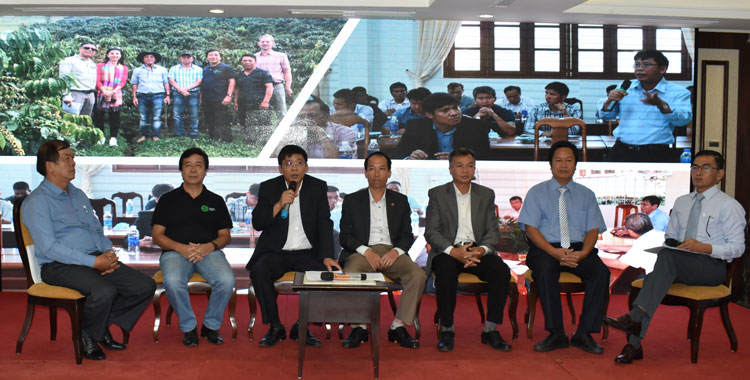 Lãnh đạo các huyện trong tỉnh Lâm Đồng đối thoại với đại biểu về kinh nghiệm triển khai hiệu quả Chương trình Cảnh quan bền vững.