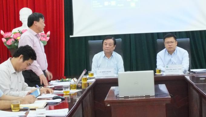 Thứ trưởng Bộ NN-PTNT Lê Minh Hoan lắng nghe nhiều ý kiến về khó khăn, định hướng hoạt động giai đoạn tới của Cục Chế biến và Phát triển thị trường nông sản. Ảnh: Lê Bền.