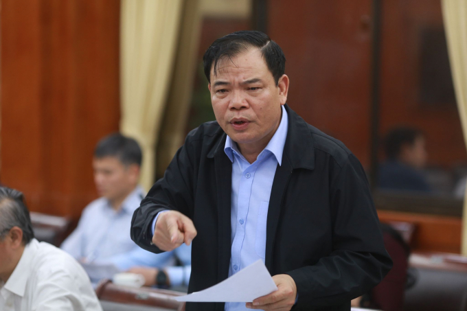 Bộ trưởng Bộ NN-PTNT Nguyễn Xuân Cường cho biết tuần sau, Bộ NN-PTNT sẽ tổ chức hội nghị cùng các tỉnh miền Trung để có giải pháp, triển khai chi tiết cho việc tái sản xuất hậu bão lũ. Ảnh: LB.