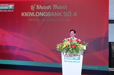 Ông Trần Văn Phước - Phó Giám đốc NHNNVN CN Kiên Giang phát biểu chúc mừng Kienlongbank
